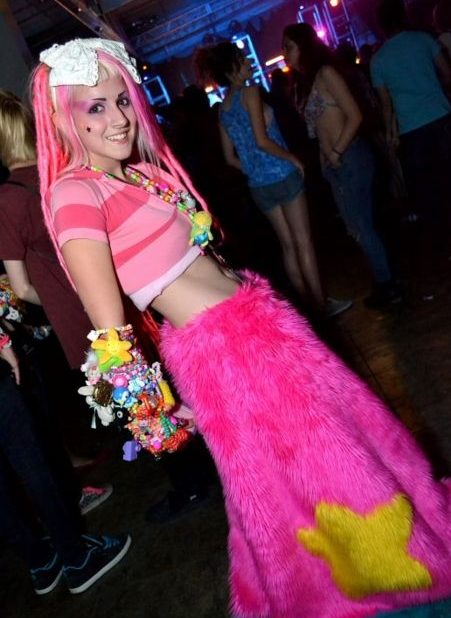 nightlife 90s rave fashion