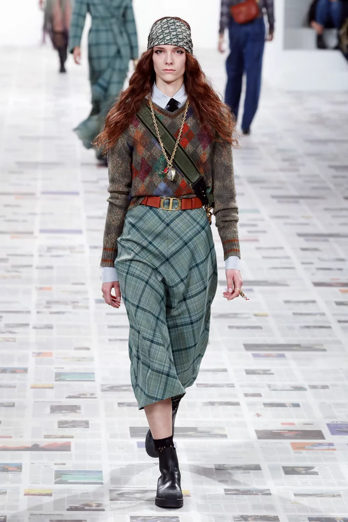 dior-autumn-winter-2020 2000s bandana outfit