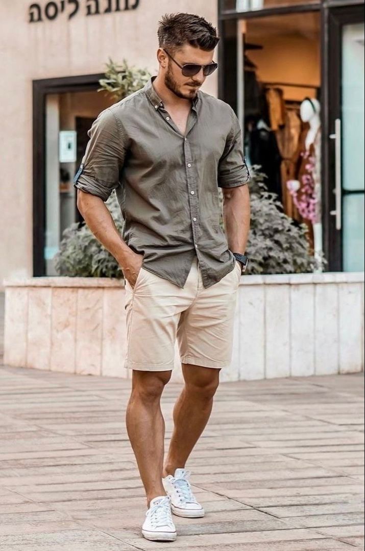 Men's casual shorts are a versatile and practical item of clothing that can be worn in a range of settings, from the beach to the city.