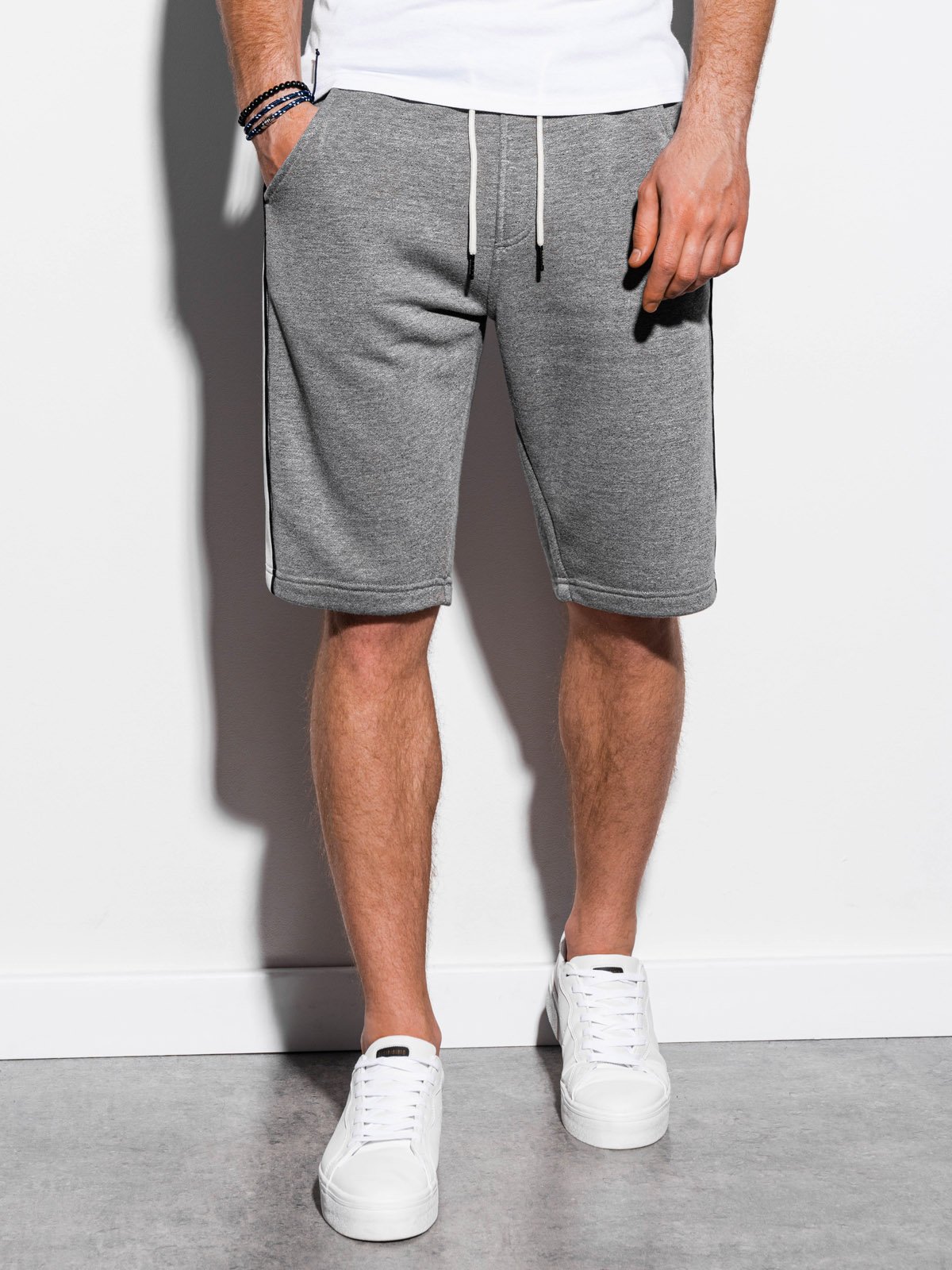 Men's sweat shorts, when it comesptions available, it can be challenging to know how to choose the right pair of shorts for your needs.