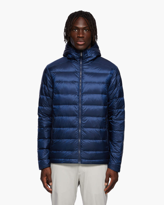 Men's lightweight down jacket are essential pieces for transitional weather, providing warmth without the bulkiness of heavier winter coats.