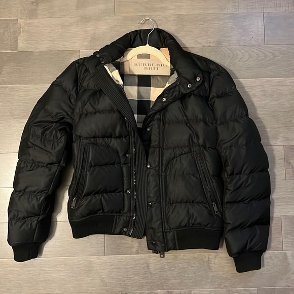 Burberry puffer jacket men's, renowned for its luxury fashion and timeless designs, offers a distinguished collection of puffer j
