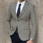 O blazer masculino quadriculado: uma tendência de moda masculina