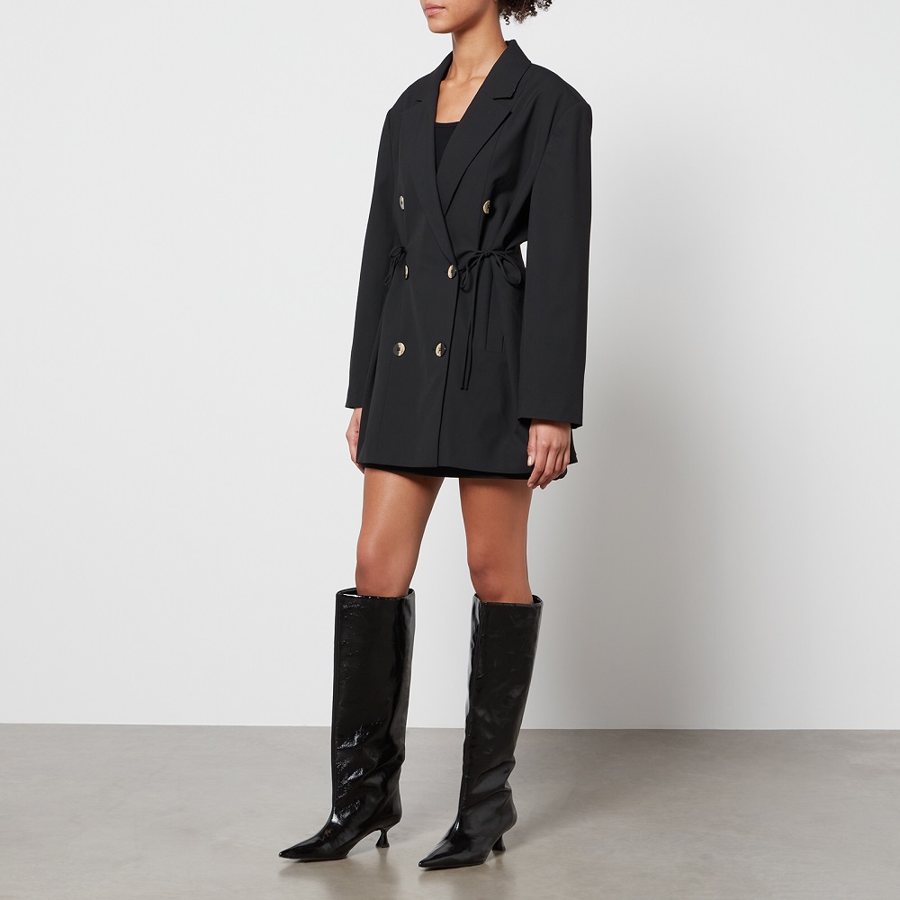 black fitted blazer