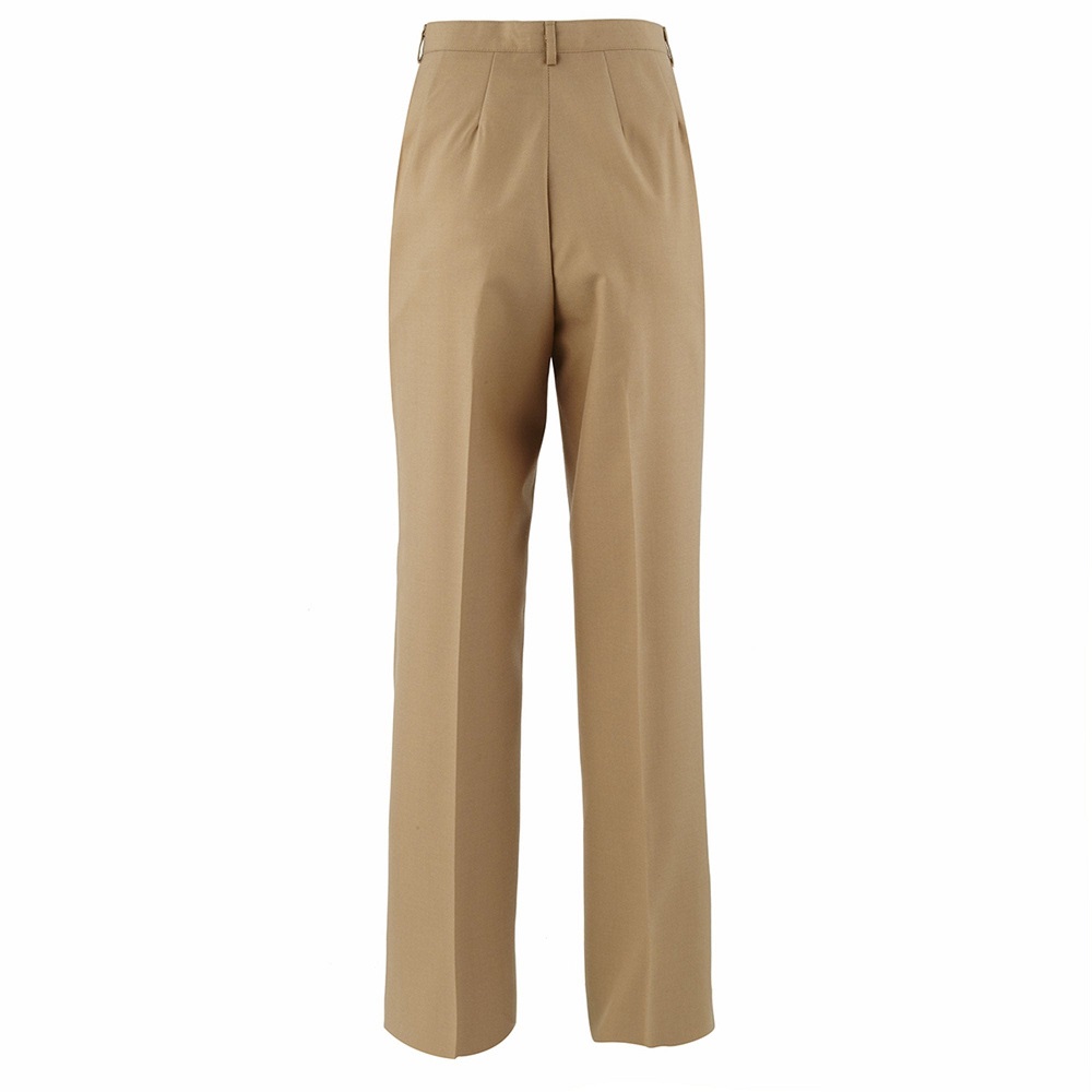 khaki pants