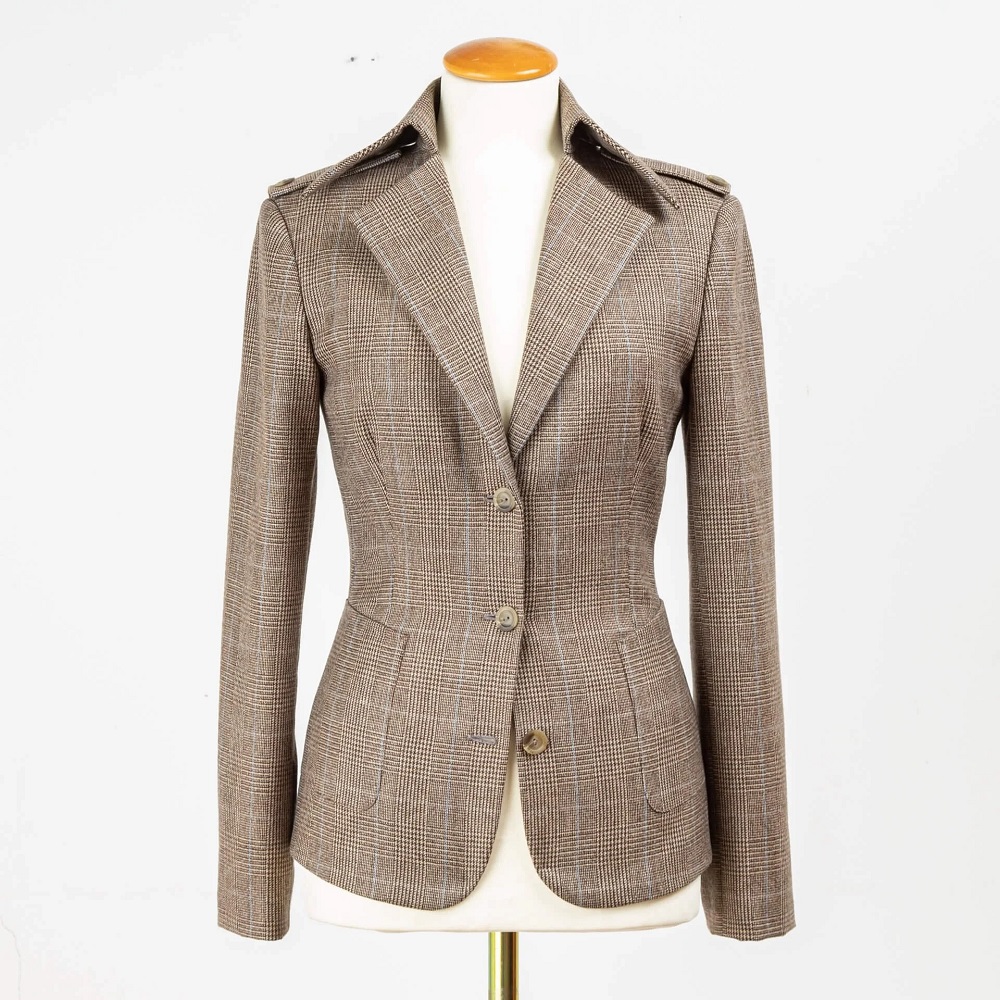 women’s fitted blazer