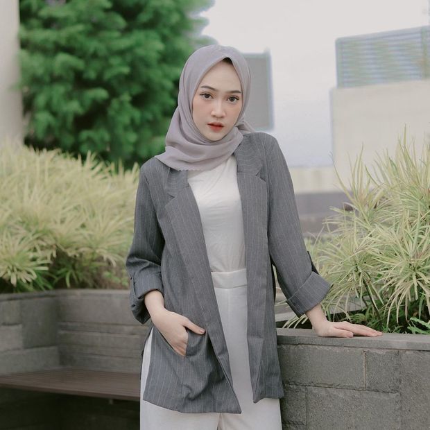 oversized grey blazer