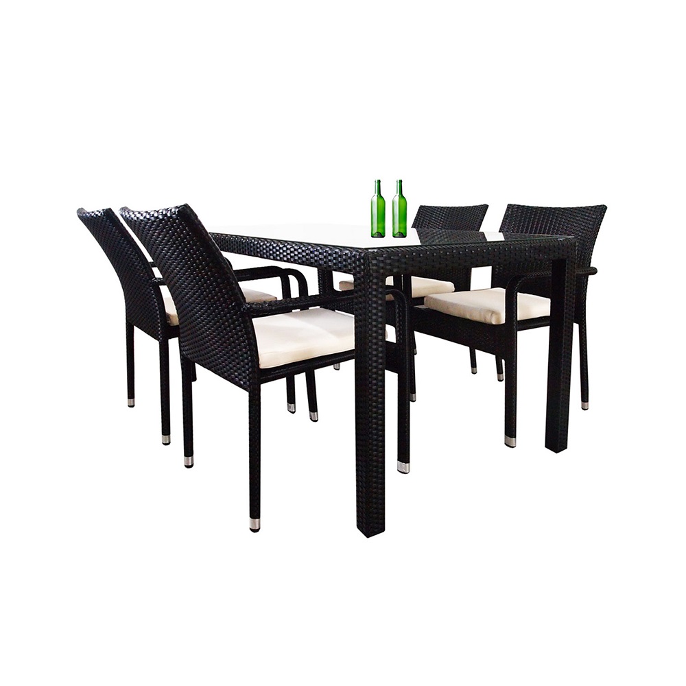 outdoor table and chairs
