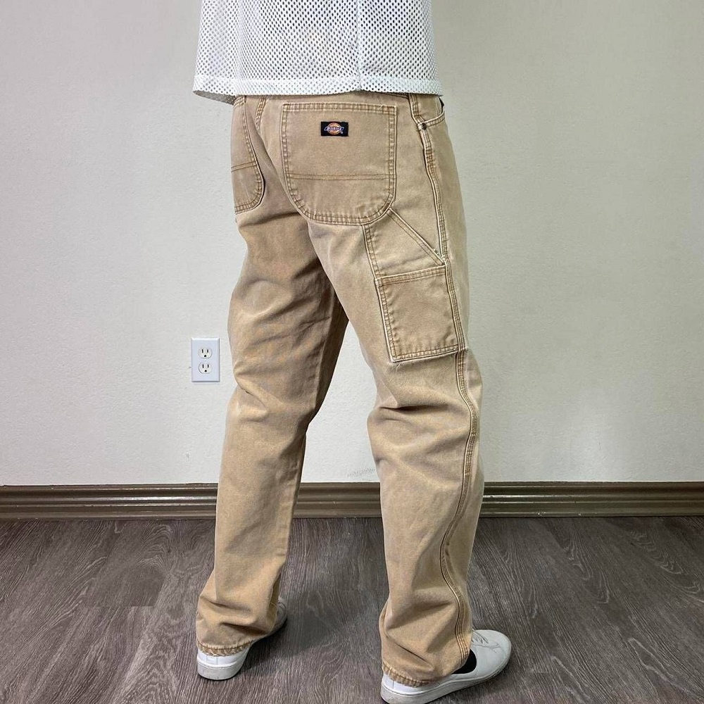 khaki pants