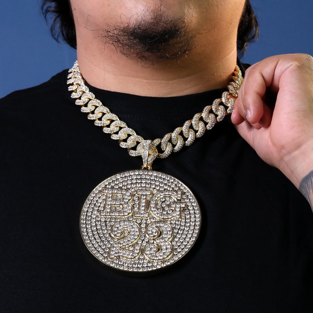 big circle chain