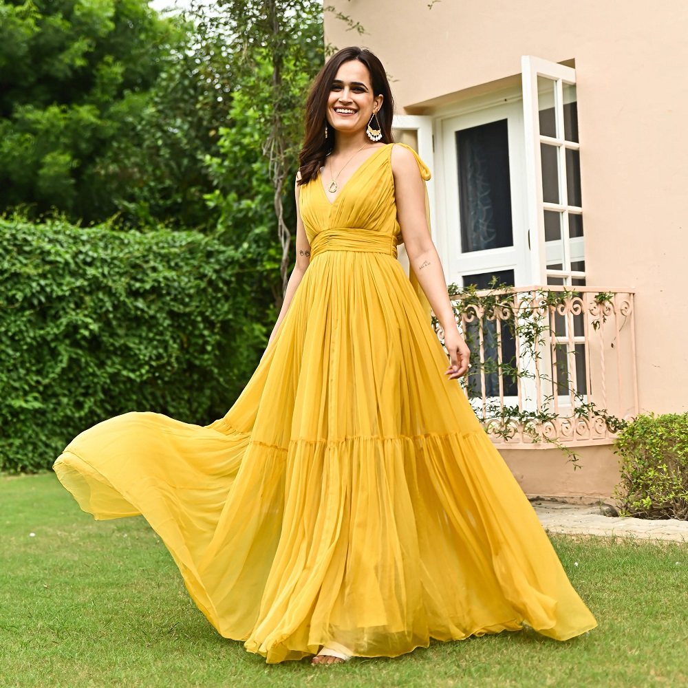yellow dress